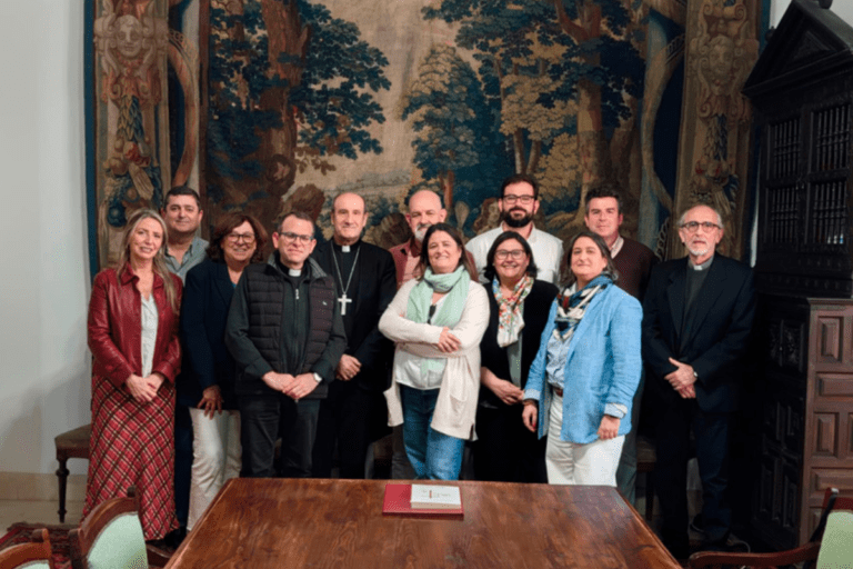 Lee más sobre el artículo Cursillos de Cristiandad presenta el movimiento al Obispo